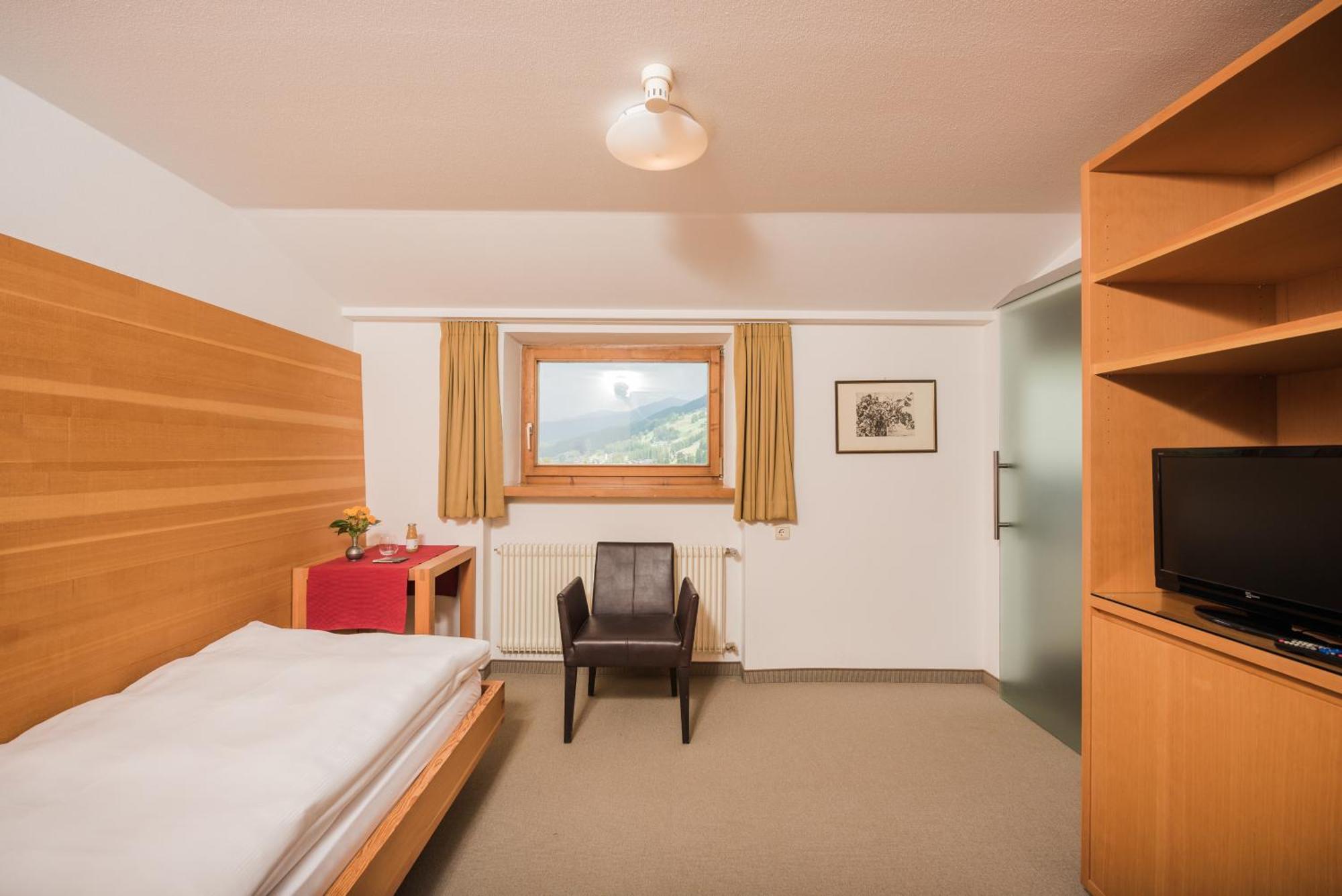 Single Room,322813129:JPEG
